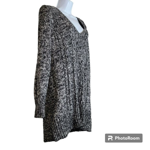 Lane Bryant Sweater, Women 22/24, Black and White, V-Neck, Long Sleeve, GUC - Picture 4 of 10